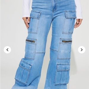 Women's Blue Cargo Jeans
Never worn still new with the tags on them